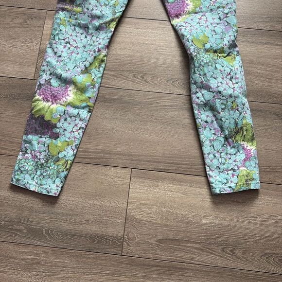 MM129 ✨Host Pick✨ Guess floral print brittany ankle length skinny jeans - Picture 10 of 10